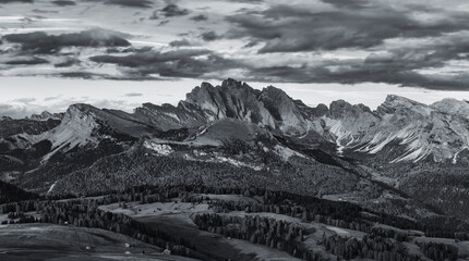 Obraz premium Panoramic view of the Dolomites in Italy.