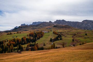 Obraz premium Panoramic view of the mountains in the Dolomites, Italy.