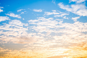 Obraz premium Beautiful , luxury soft gradient orange gold clouds and sunlight on the blue sky perfect for the background, take in everning,Twilight, Large size, high definition landscape photo