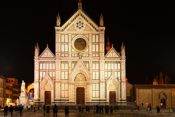 Fototapeta premium View of the Basilica of Santa Croce at night.