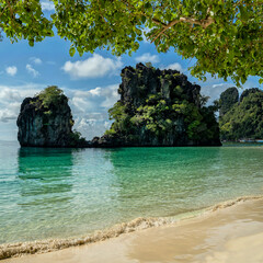 Obraz premium Thailand, Krabi. Travel to the tropical paradise of the Andaman Sea. Islands and beaches of the National Thai Park Krabi