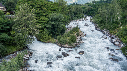 Drohnenblicke: Der Fluss Etsch und seine Naturgewalten