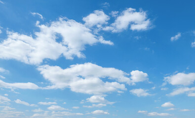 Fototapeta premium The sky is blue and clear with a few clouds scattered throughout