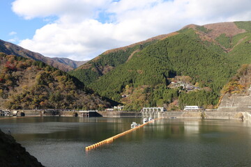 Obraz premium 奥多摩湖