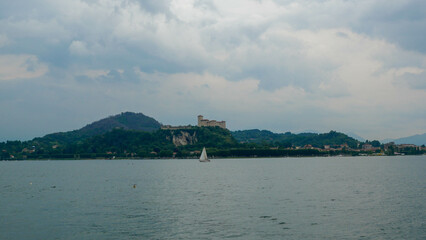 Obraz premium castle on the lake maggiore
