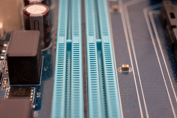 Electronic printed circuit board with memory slots