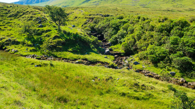 Benbulbin Scenery Under Clear Blue Sky
