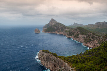 Obraz premium Cabo formentor en Mallorca nublado
