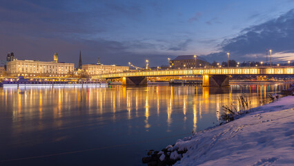 Das vorweihnachtliche Linz in der blauen Stunde