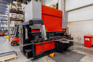Hydraulic press brake with CNC