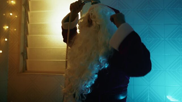 Santa Happy Shower Dance For Christmas 