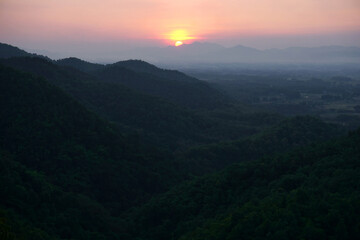 Obraz premium sunset over the green mountains