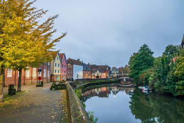 Obraz premium Beautiful view of Quay Side architecture reflected in River Wensum. Norwich, Norfolk. England