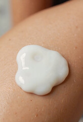 Fototapeta premium Moisturizing cream applied to dry skin for effective hydration and relief