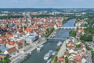 Ausblick auf die Bezirkshauptstadt der Oberpfalz, Regensburg an Donau und Regen