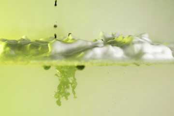 schaum farbe tropfen wasser gelb