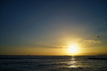 Fototapeta premium 海に沈む夕陽