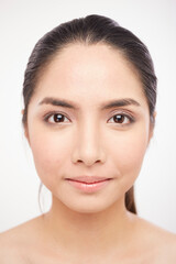Obraz premium Portrait close-up of Asian girl smile on white background