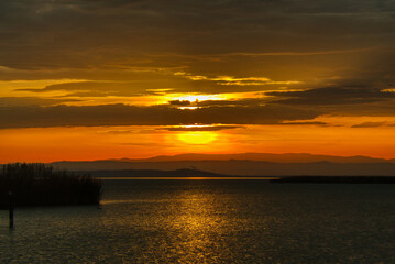 Obraz premium Sunset vibes at the Lakeside
