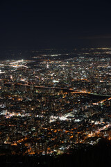 Obraz premium 札幌藻岩山山頂展望台からみた札幌のビル群の街並み