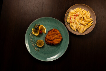 Kalbsschnitzel mit Pasta 