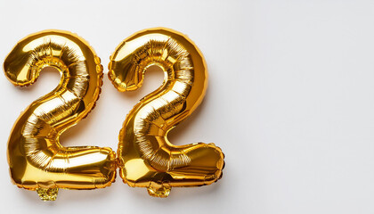Naklejka premium Banner with number 22 made of golden balloon, white backdrop. Birthday anniversary celebration.