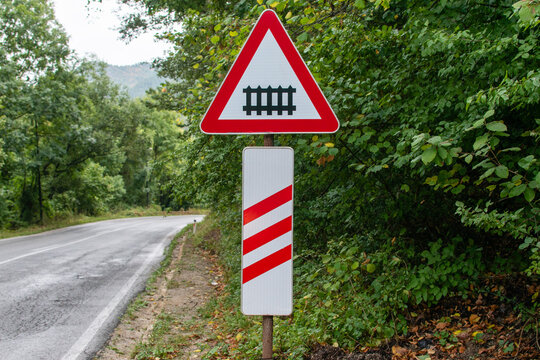 Traffic sign, Approaching a railway crossing