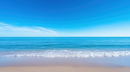 Fototapeta premium The ocean is calm and the sky is clear