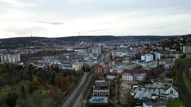 Stuttgart - Drohnenaufnahme des Zentrums zu Beginn des Winters.