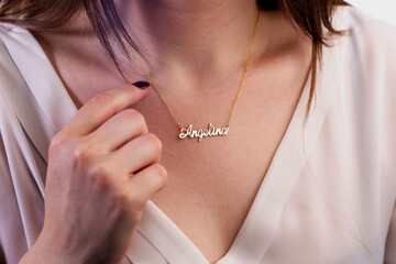 Name necklace on young woman © kamil