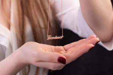 Name necklace on young woman © kamil