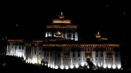Obraz premium paro dzong is a famous monastry in Bhutan shining in golden light