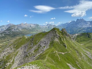 Obraz premium Rocky alpine peaks above Lake Melchsee or Melch Lake in the Uri Alps mountain massif, Kerns - Canton of Obwald, Switzerland (Kanton Obwalden, Schweiz)