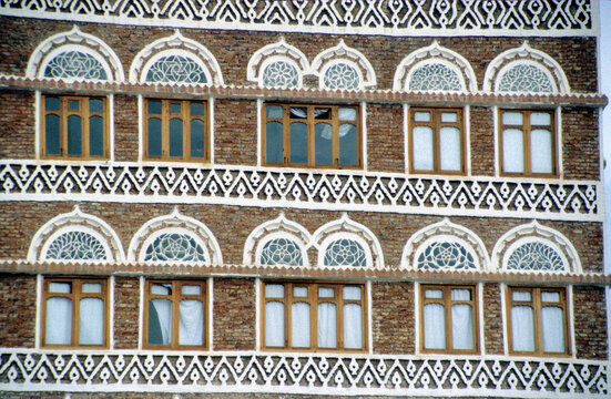 Ttraditional yemeni house in al hajjarah, haraz mountain, yemen