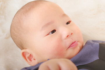 笑顔でご機嫌な赤ちゃん