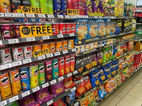7-11 convenience store chip section and prices