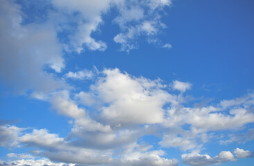 Obraz premium White clouds and blue sky 