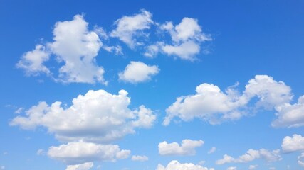 Obraz premium A beautiful scenic view of fluffy white clouds scattered across a clear blue sky, sky, view