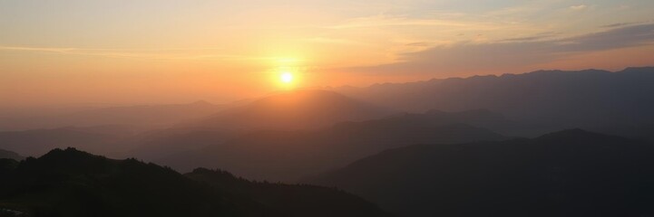 Obraz premium A breathtaking view of the sun rising over the majestic mountains, casting a warm glow on the serene landscape below, nature, scenic