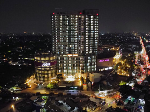 drone view of aeon mall at night on november 20, 2024 in Jakarta, Indonesia
