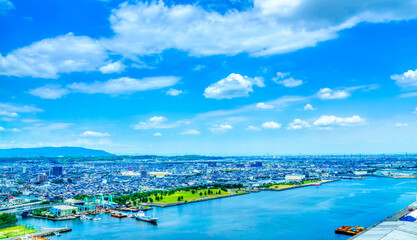 四日市・港から望む都市風景