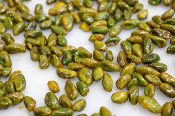 調理中のナッツ、種子、レストランの厨房