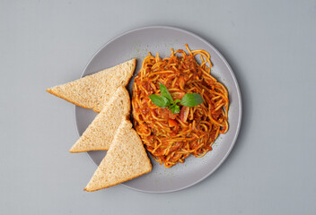 espagueti con pan