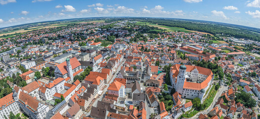 Obraz premium Ausblick auf die sehenswerte Stadt Dillingen an der Donau in Nordschwaben