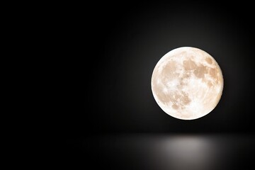 Obraz premium Bright full moon in dark night sky illuminates the surroundings