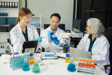 Scientist mixing chemical liquids in the chemistry lab. Researcher working in the chemical laboratory.