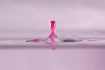 farbe tropfen wasser pink