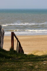 Acc&egrave;s plage de Franceville