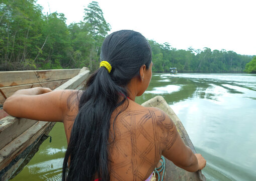 Panama, Darien Province, Puerta Lara, Wounaan Tribe Woman Going To Fish In A Canoe
