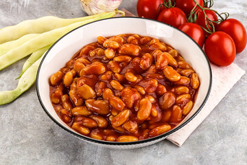White baked bean in tomato sauce